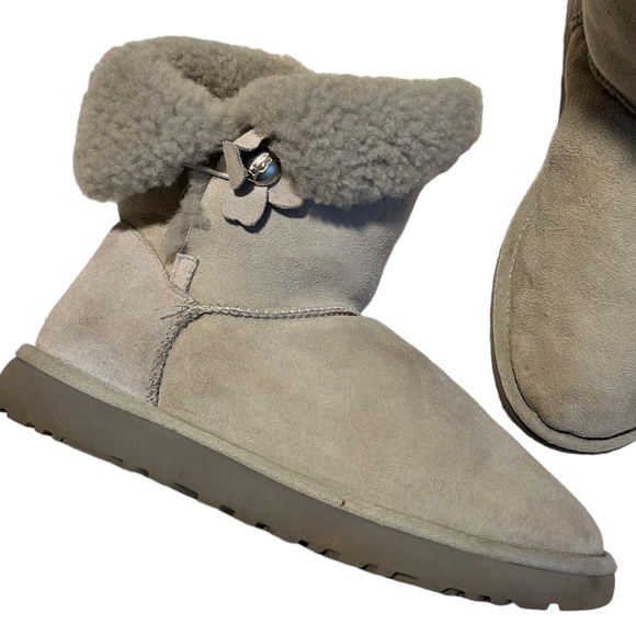UGG Shoes - UGG Bailey button poppy gray boots GUC SZ11